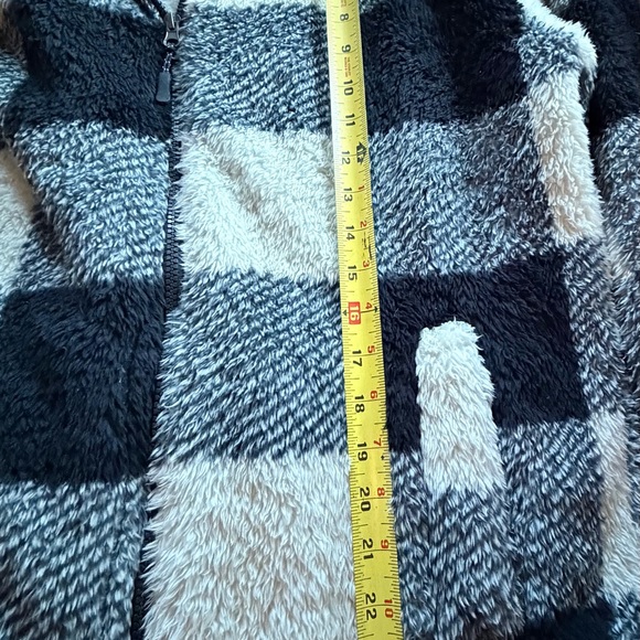 Black & white Buffalo Plaid Fleece Sherpa Jacket - Picture 10 of 11